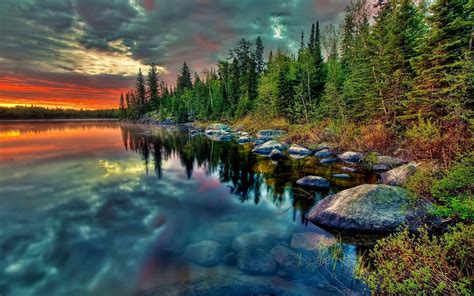 free desktop wallpapers and screensavers.